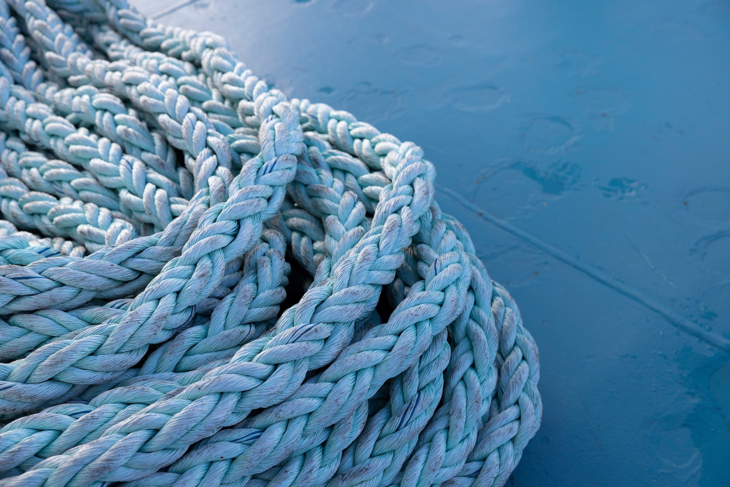 mooring-ropes-on-deck